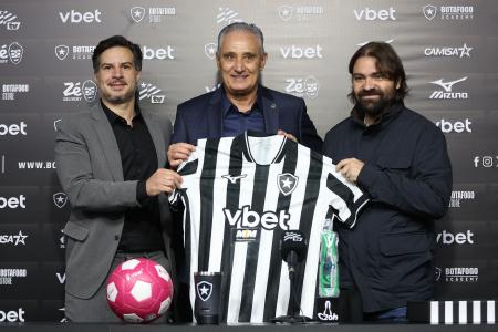 Léo Coelho, Tite e João Paulo Magalhães na apresentação do técnico do Botafogo