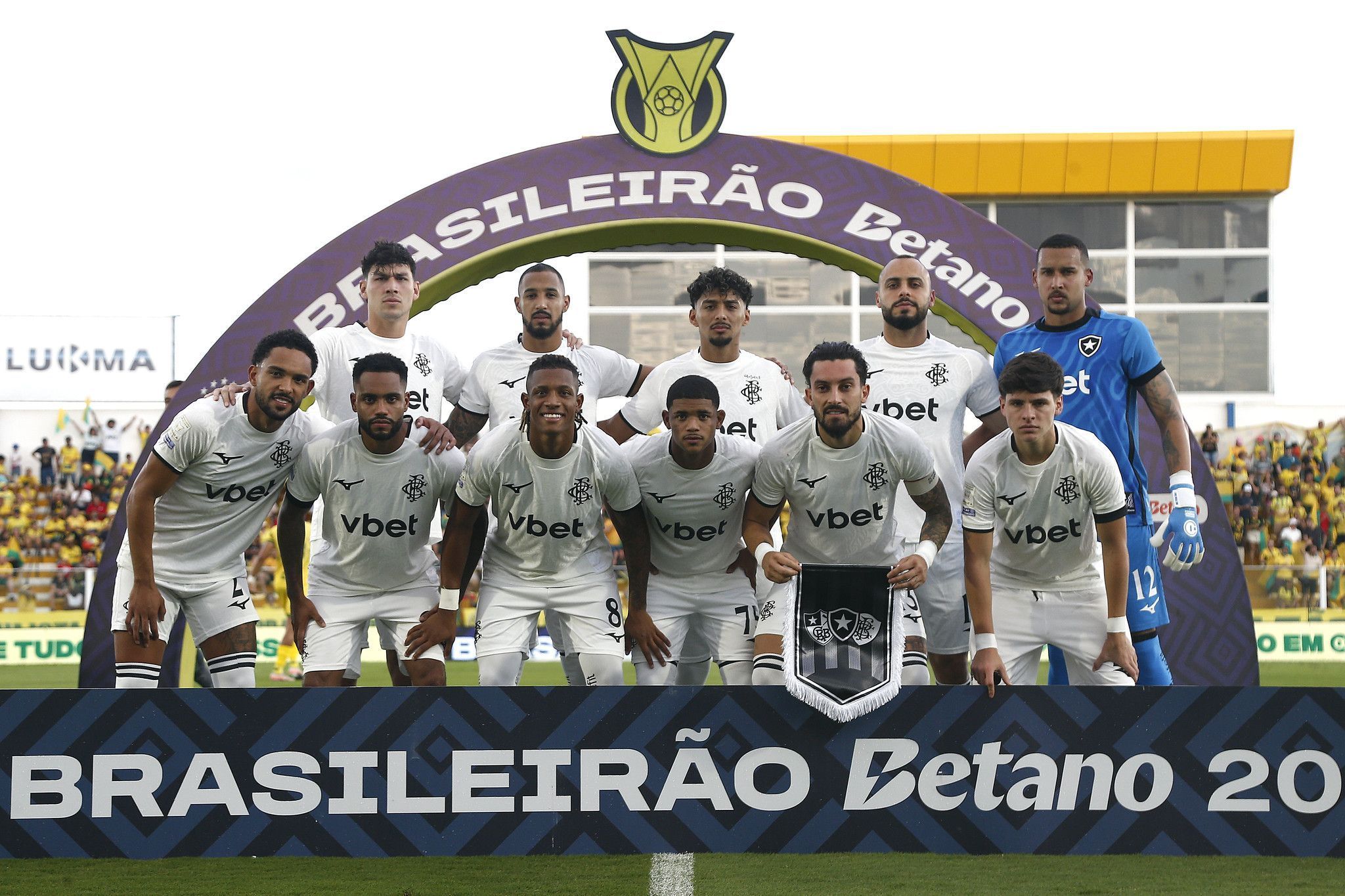 Entenda como o novo limite de estrangeiros mexe com o futuro do Botafogo