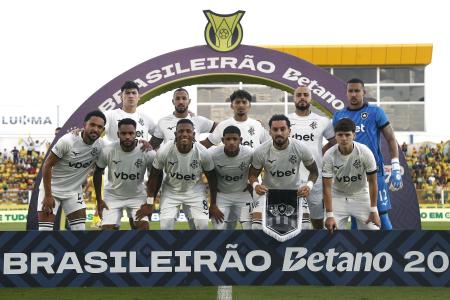 Botafogo entrou em campo com três estrangeiros contra o Mirassol, no último sábado (19)