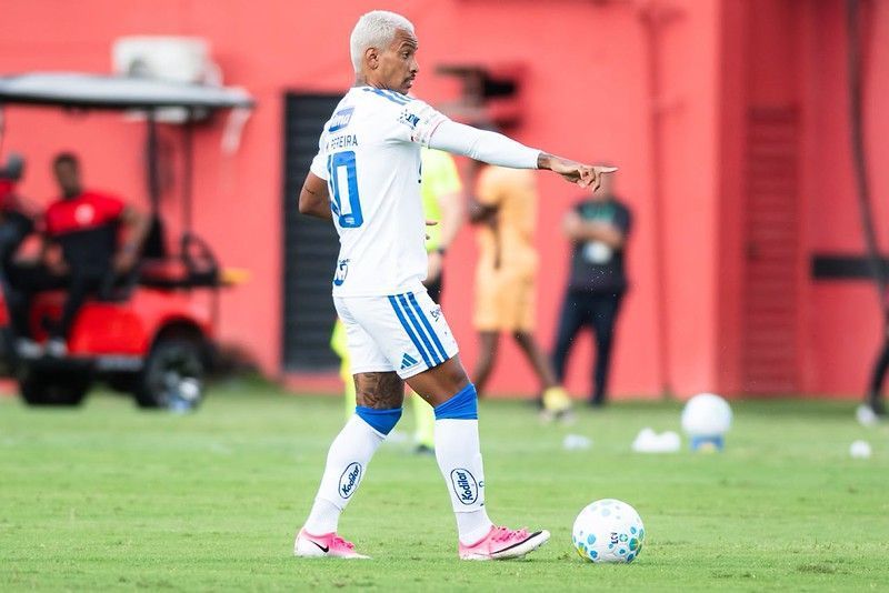 Matheus Pereira exalta elenco após triunfo sobre o Vitória: 'O time está de parabéns'