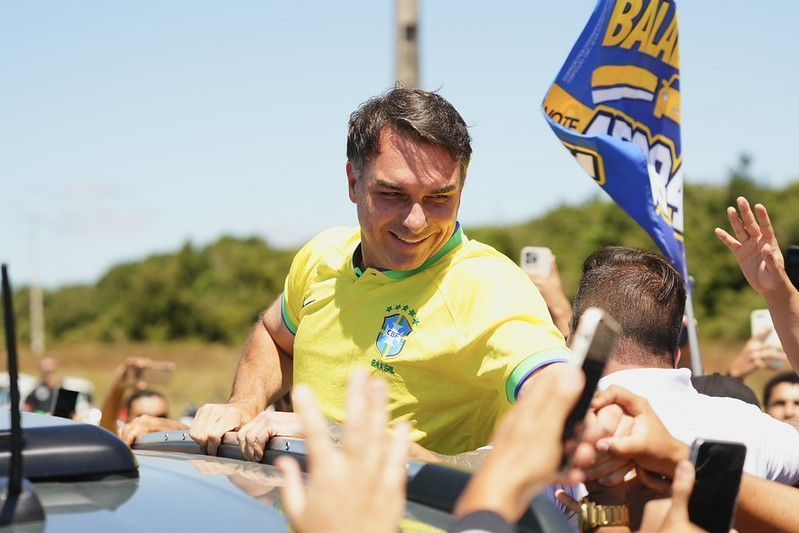 Flávio Bolsonaro continua agenda no Nordeste e é recebido em São Luís nesta terça-feira (22)