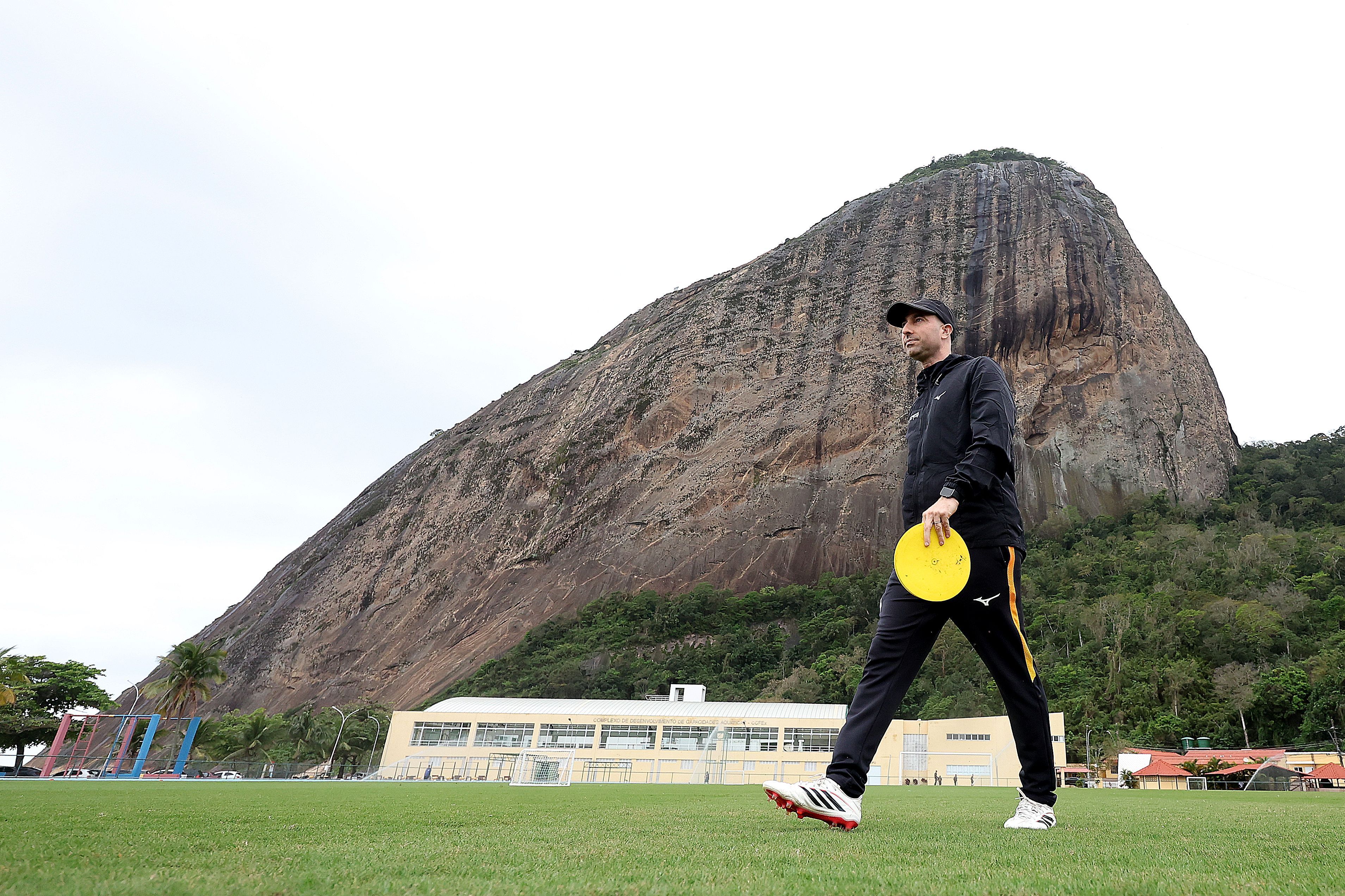 Botafogo renova o contrato de Rodrigo Bellão; veja duração