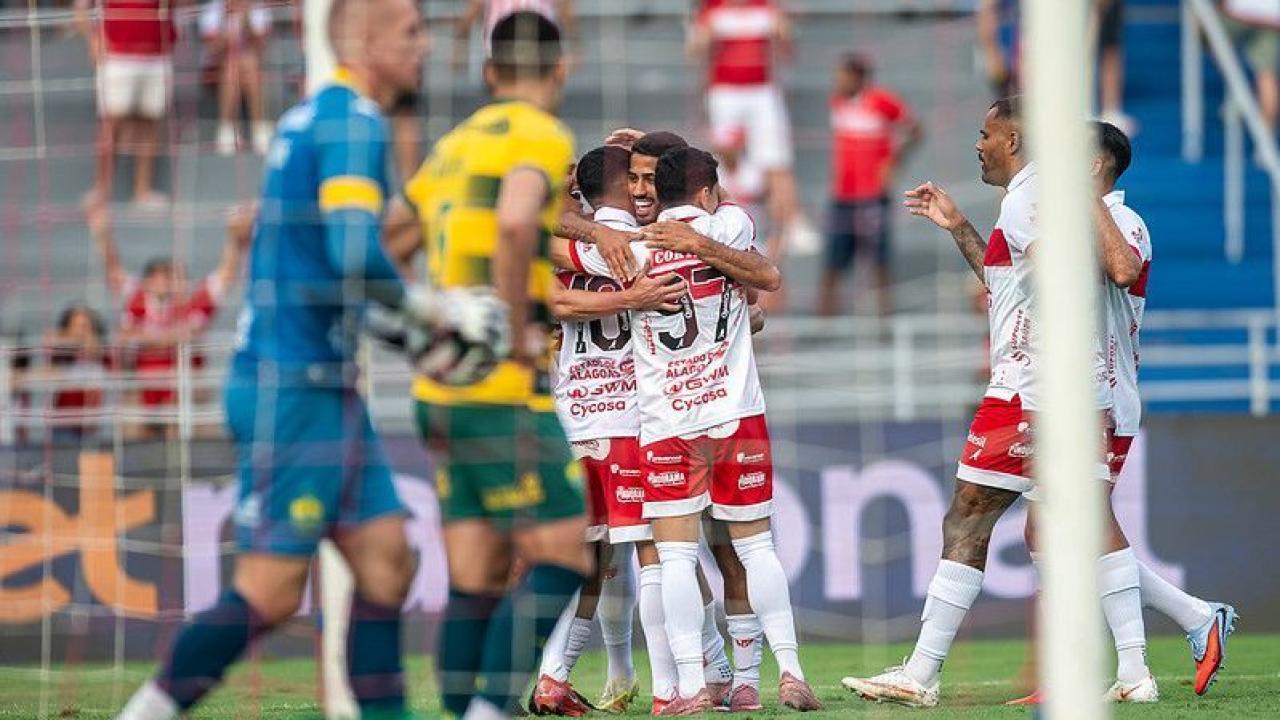 CRB goleia Cuiabá por 3 a 0 e entra na briga pelo G6 da Série B