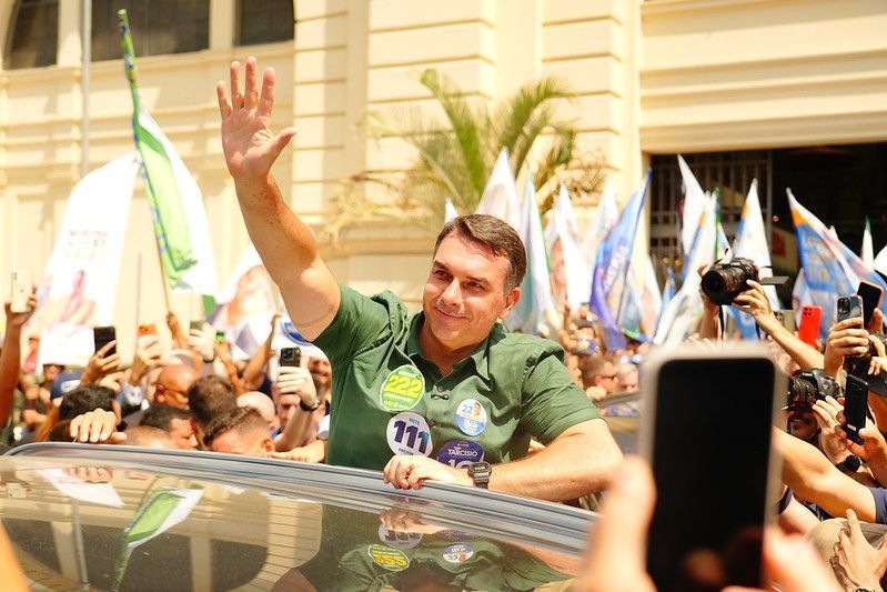 Com 86,42% das urnas apuradas, Flávio Bolsonaro lidera corrida à Presidência no Espírito Santo