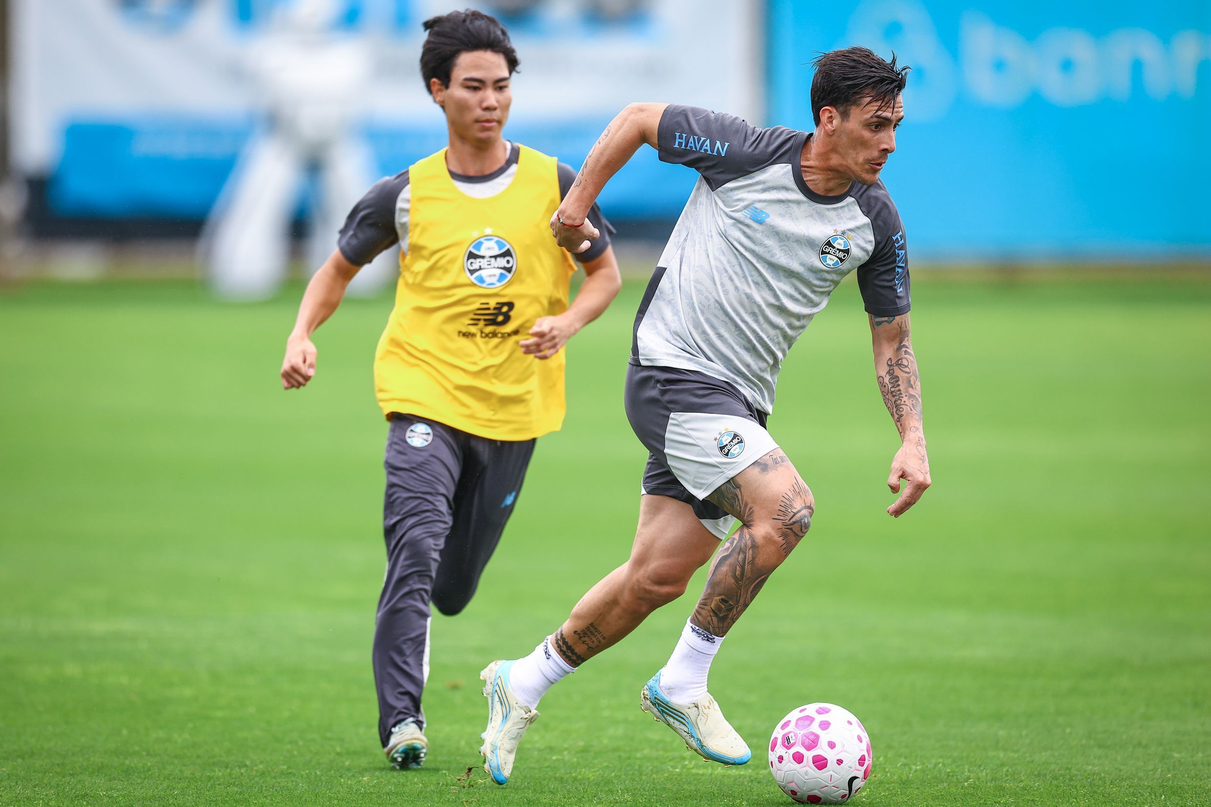Quem é Tenshiro Takasaki, japonês que treinou com o Grêmio de Renato Gaúcho