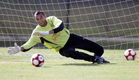 Gomes pela Seleção Brasileira em treino para a Copa Ouro de 2003 • Eliot J. Schechter/AFP
