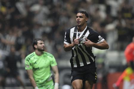 Victor Hugo celebra gol em Atlético x Cruzeiro, pela Copa do Brasil
