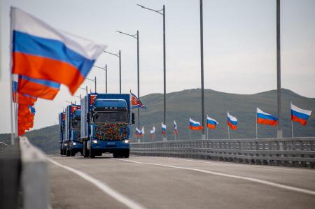 Ponte de estrada que liga a Rússia à Coreia do Norte