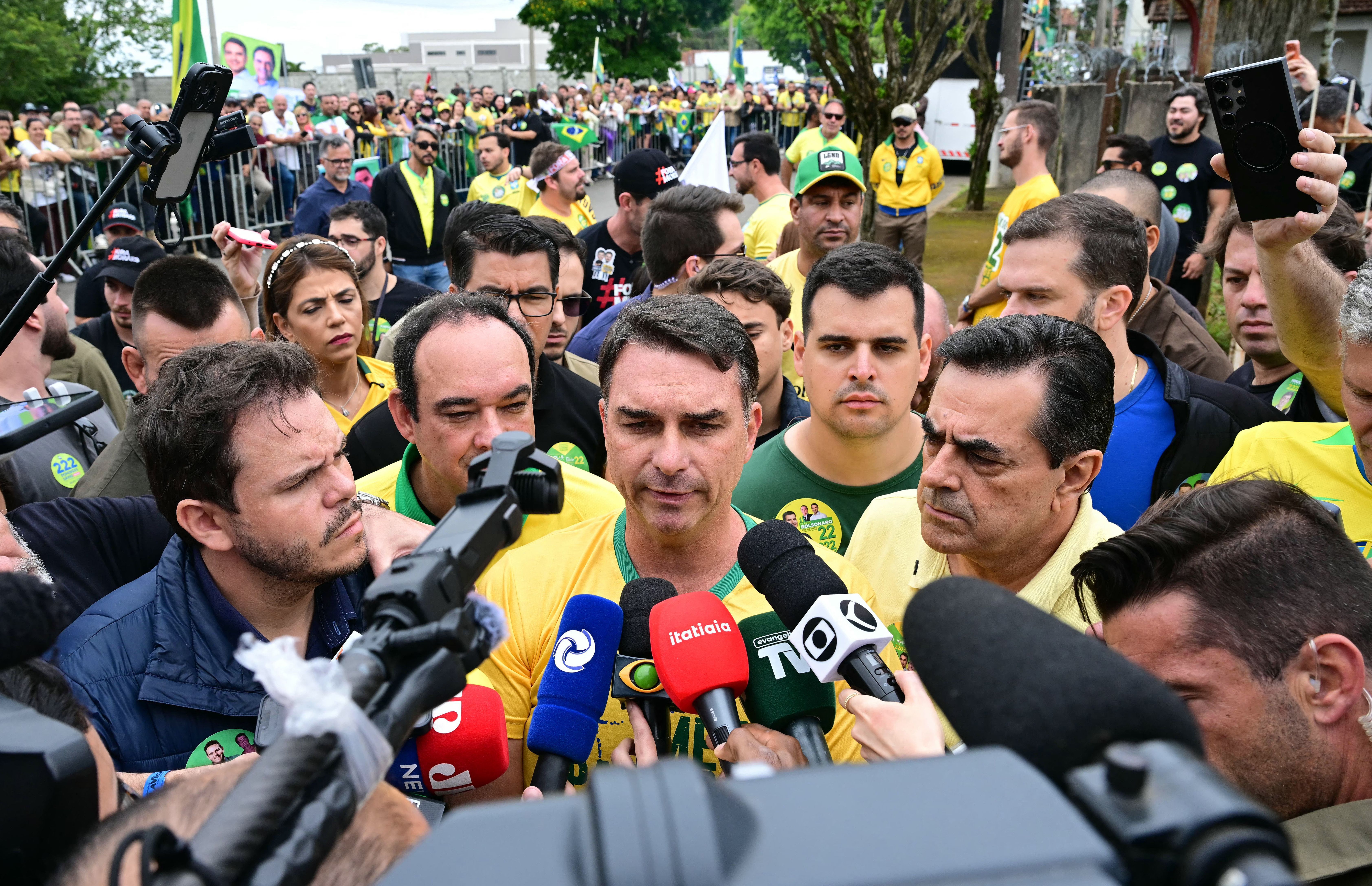 ‘Espero que Fachin convoque sessão do plenário imediatamente’, cobra Flávio Bolsonaro
