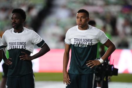 Vinícius Jr. e Mbappé não quiseram mostrar a mensagem “Todos somos caballas”, estampadas nas camisetas entregues aos atletas em uma ação de solidariedade a Ceuta, na partida entre Real Madrid e Elche