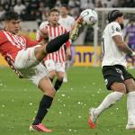 Memphis perde pênalti, e Corinthians é eliminado pelo Estudiantes na Libertadores