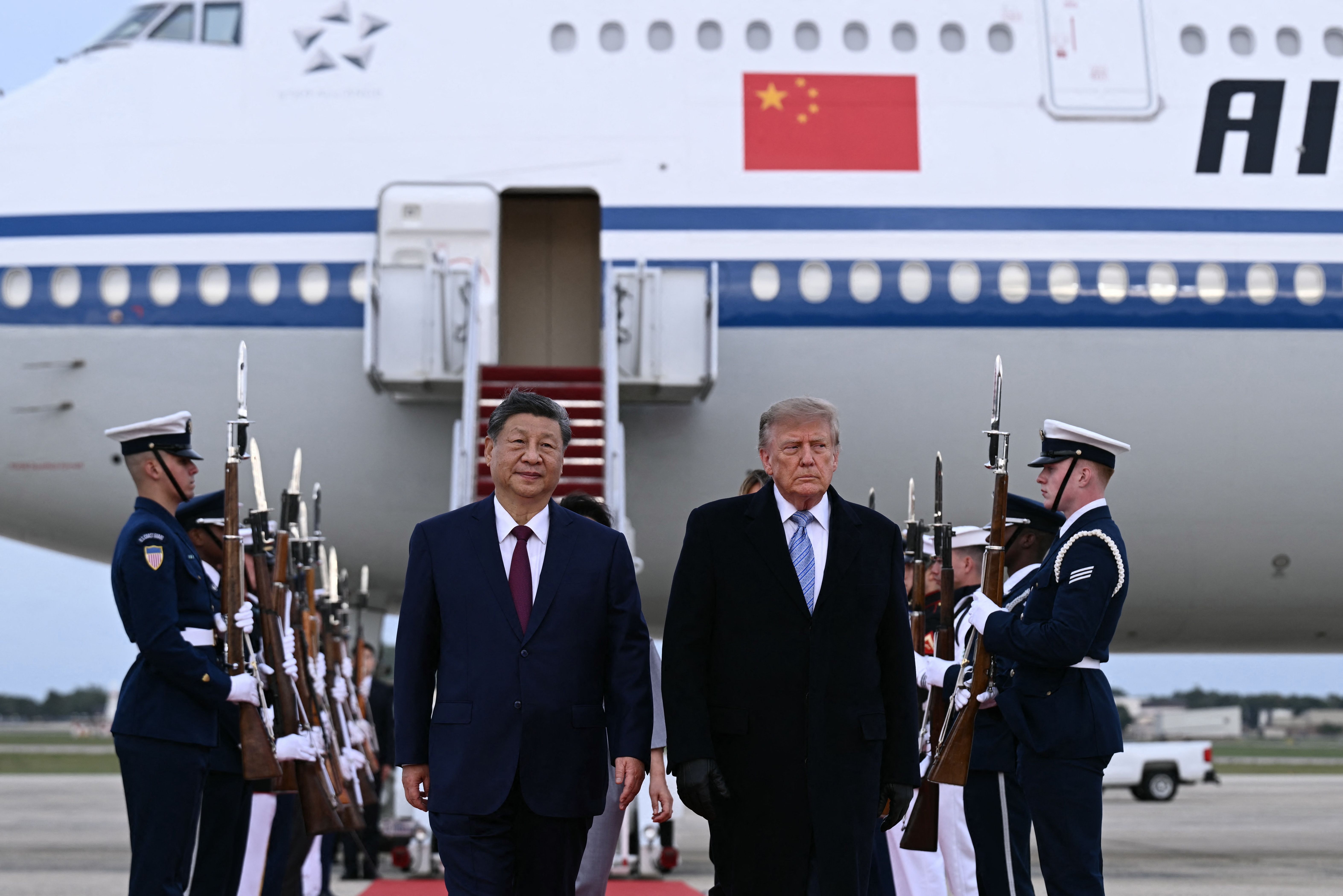 Trump recebe Xi Jinping com cerimônia militar em meio a tensão comercial entre EUA e China