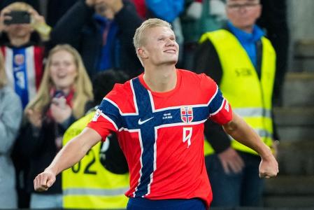 Algoz do Brasil, Erling Braut Haaland comemora gol pela Noruega sobre a Dinamarca pelas Ligas das Nações