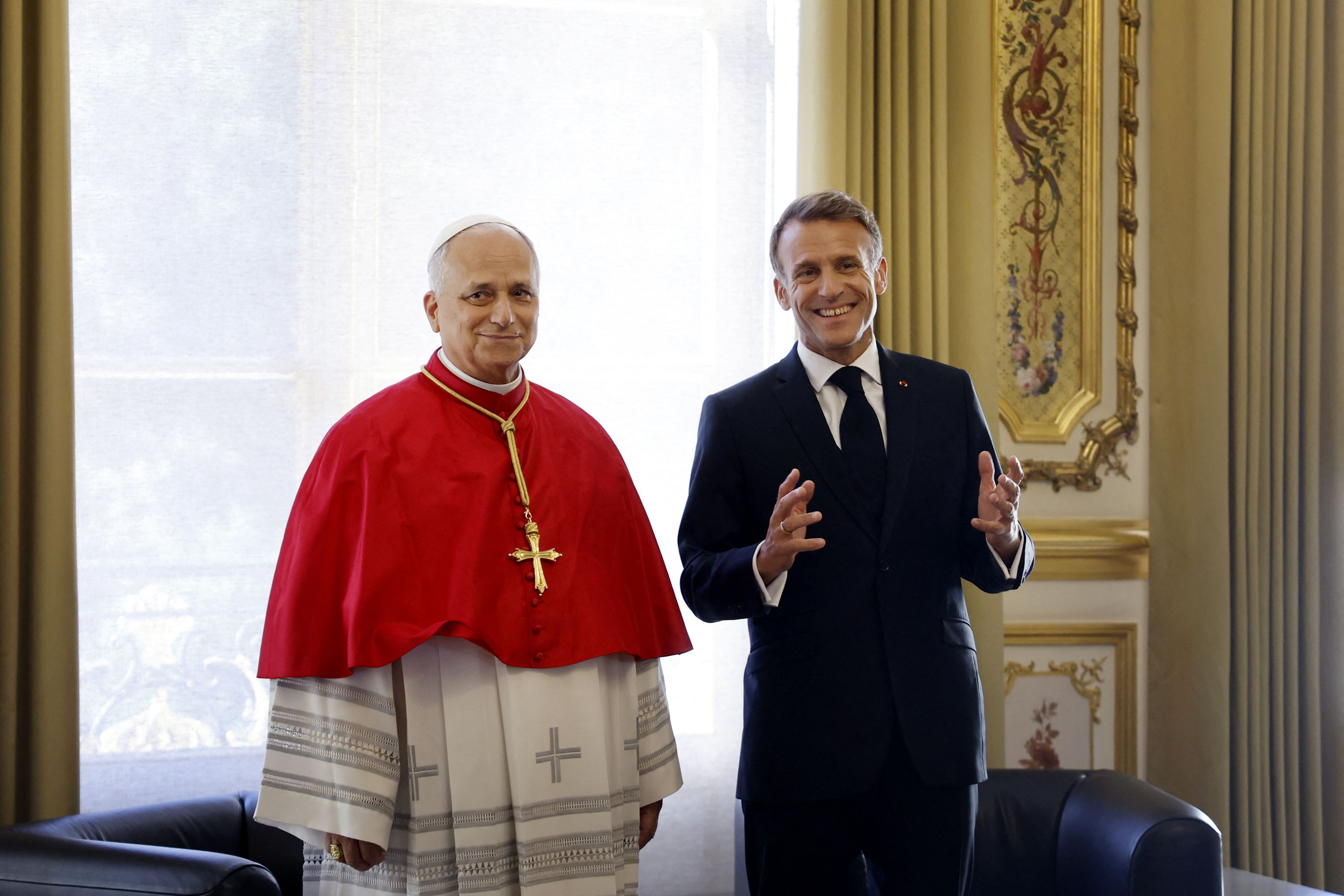 Leão XIV chega à França para primeira visita de um papa ao país em 18 anos