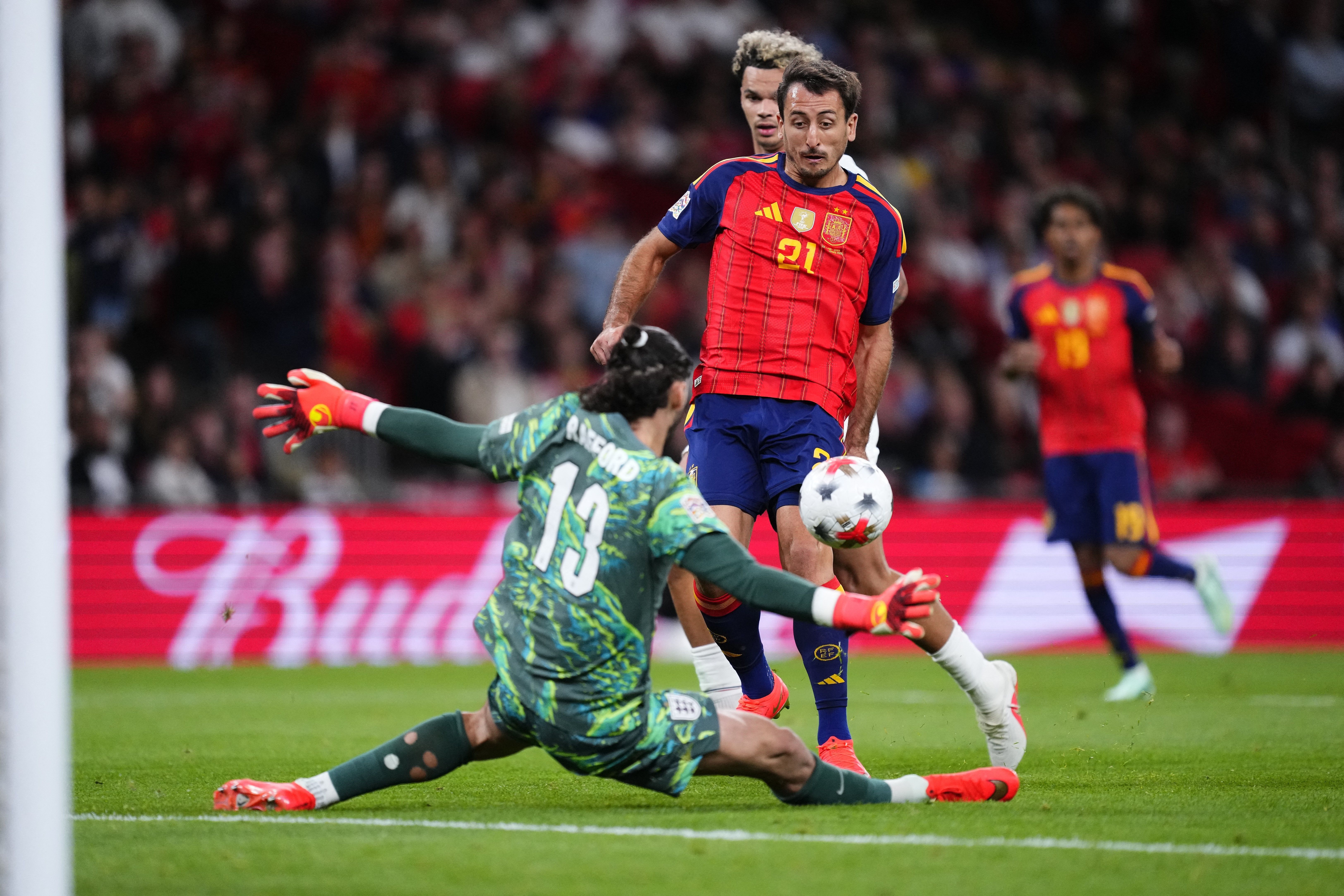 Em jogo eletrizante e de duas viradas, Espanha bate a Inglaterra pela Liga das Nações