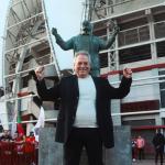 Internacional homenageia Abel Braga, que recebe estátua no Beira-Rio