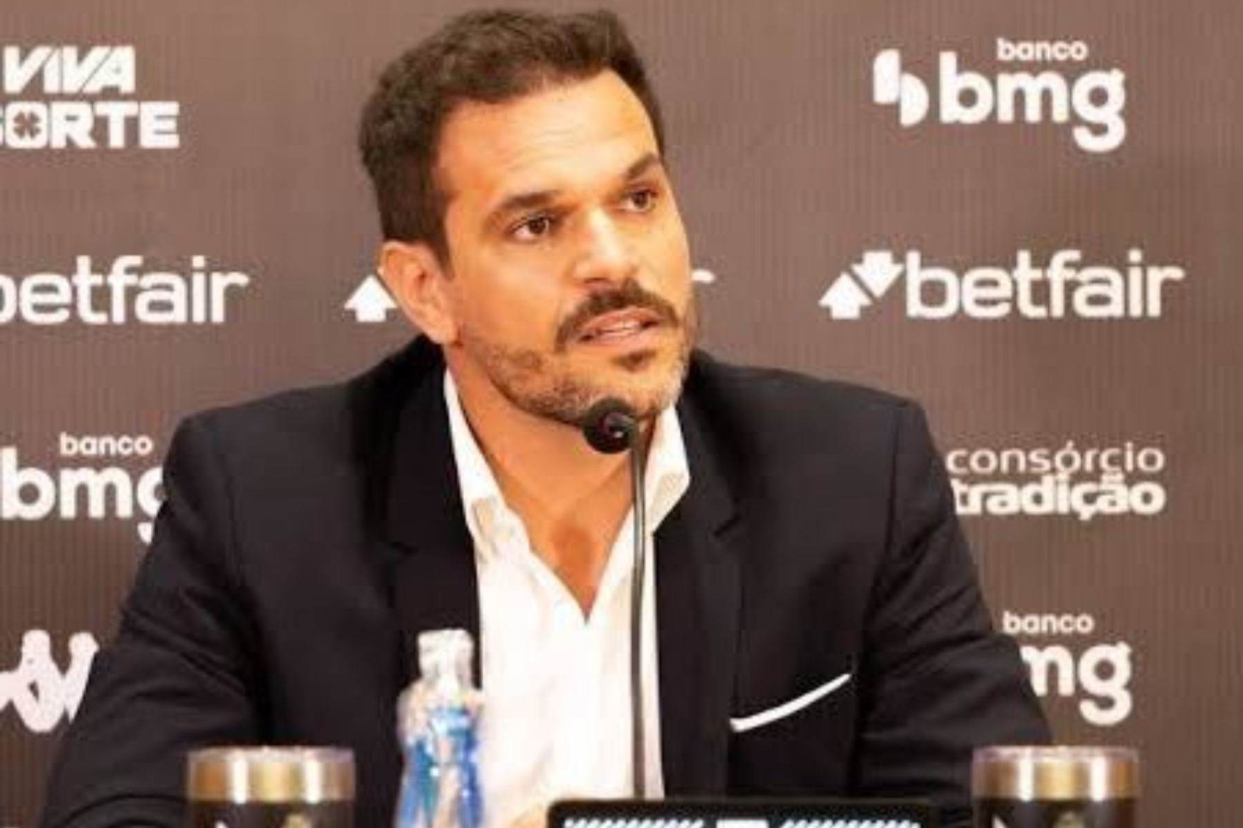 Diretor de futebol do Vasco explica negociação frustrada por Richarlison
