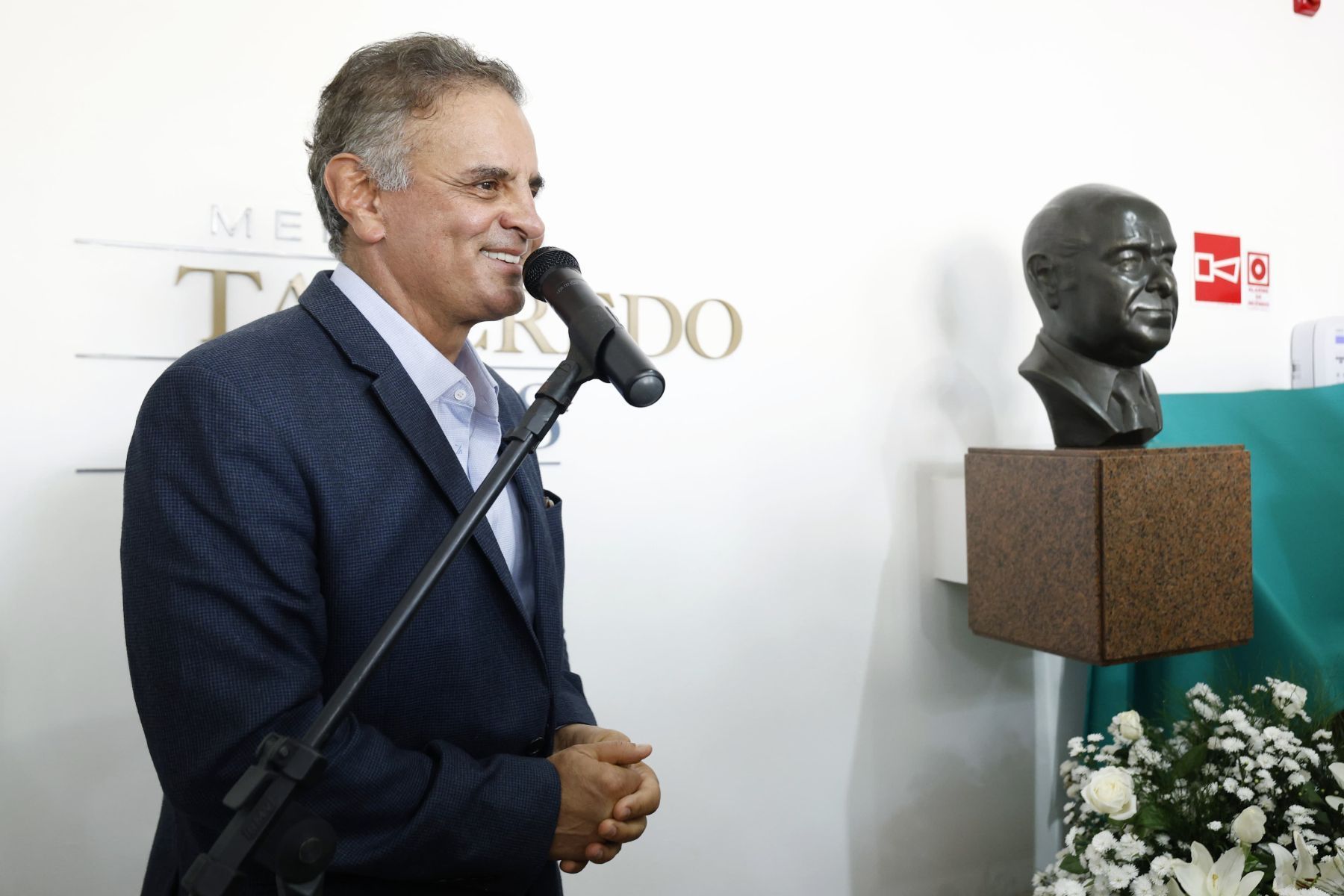 Aécio Neves se reúne com prefeitos e lideranças em BH nesta terça (15)