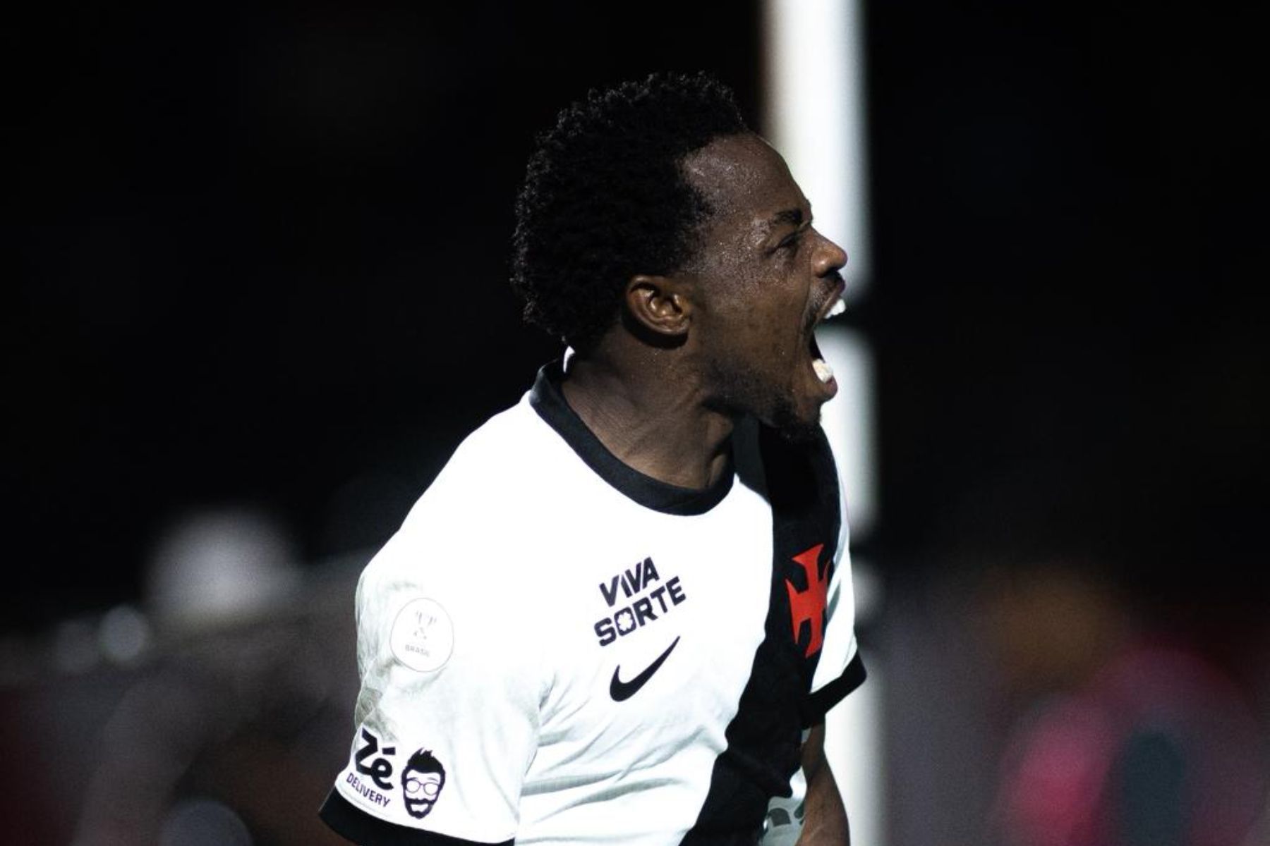 Vasco vence outra vez o Vitória e está na semifinal da Copa do Brasil