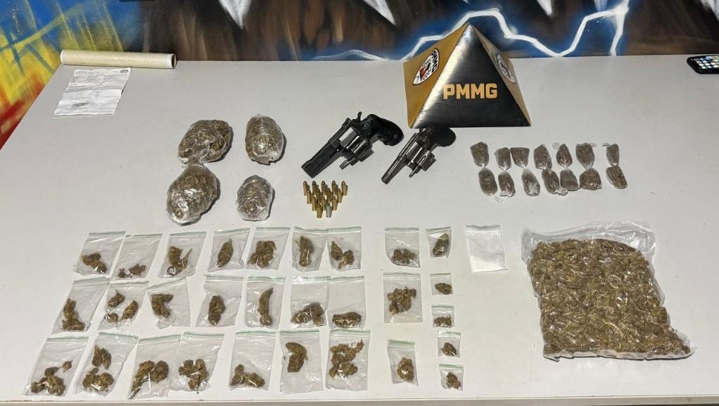 Drogas, armas e munições são localizadas em casa do bairro Nova Esperança, em Timóteo