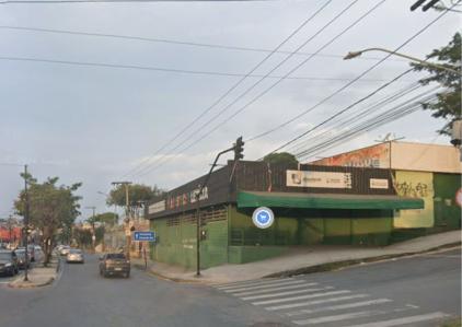 Área externa do sacolão foi atingida por incêndio