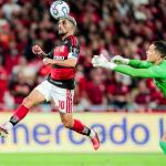 Flamengo dá show de erros, mas empata com o Del Valle e avança à semifinal da Libertadores
