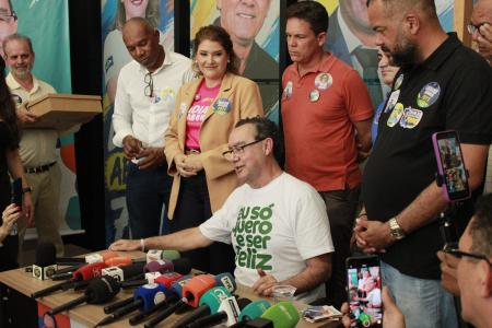 Augusto Cury (Avante) durante entrevista coletiva em Cuiabá-MT