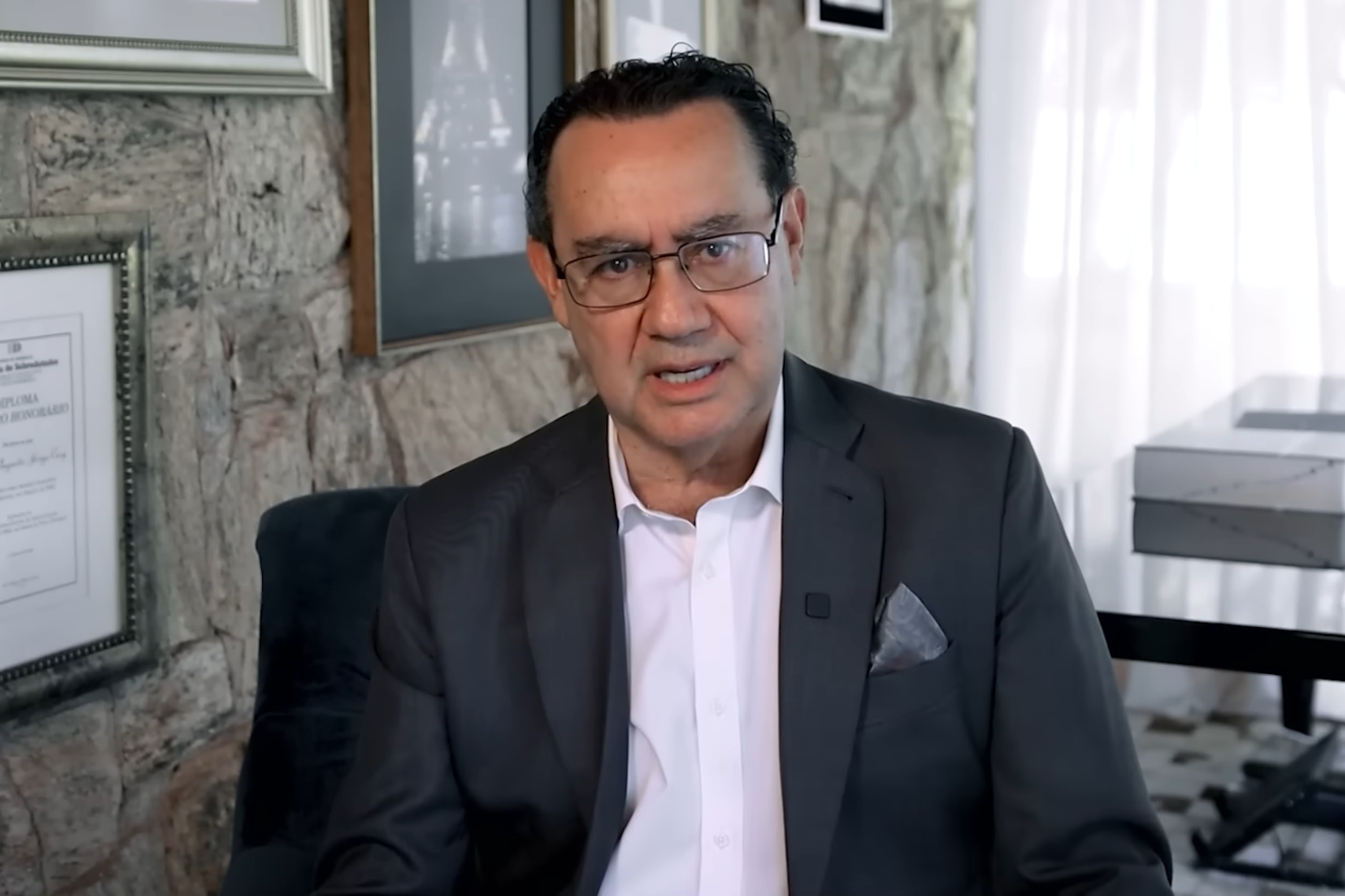 Augusto Cury responde se anistiaria Jair Bolsonaro: 'O perdão presidencial é muito sério'
