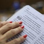 Comissão propõe tirar multa e ampliar projeto contra 'cristofobia' em BH