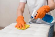 Bicarbonato e água oxigenada no colchão: para que serve e por que é recomendado