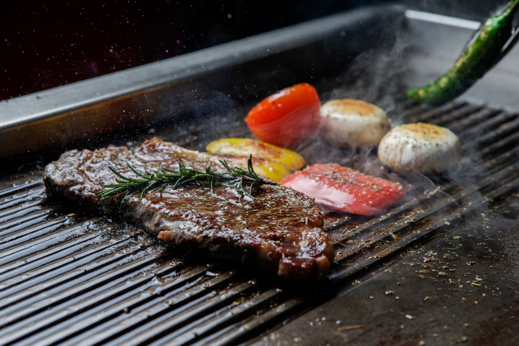 Chef ensina o segredo para fazer o bife grelhado perfeito: basta ter esse dois ingredientes