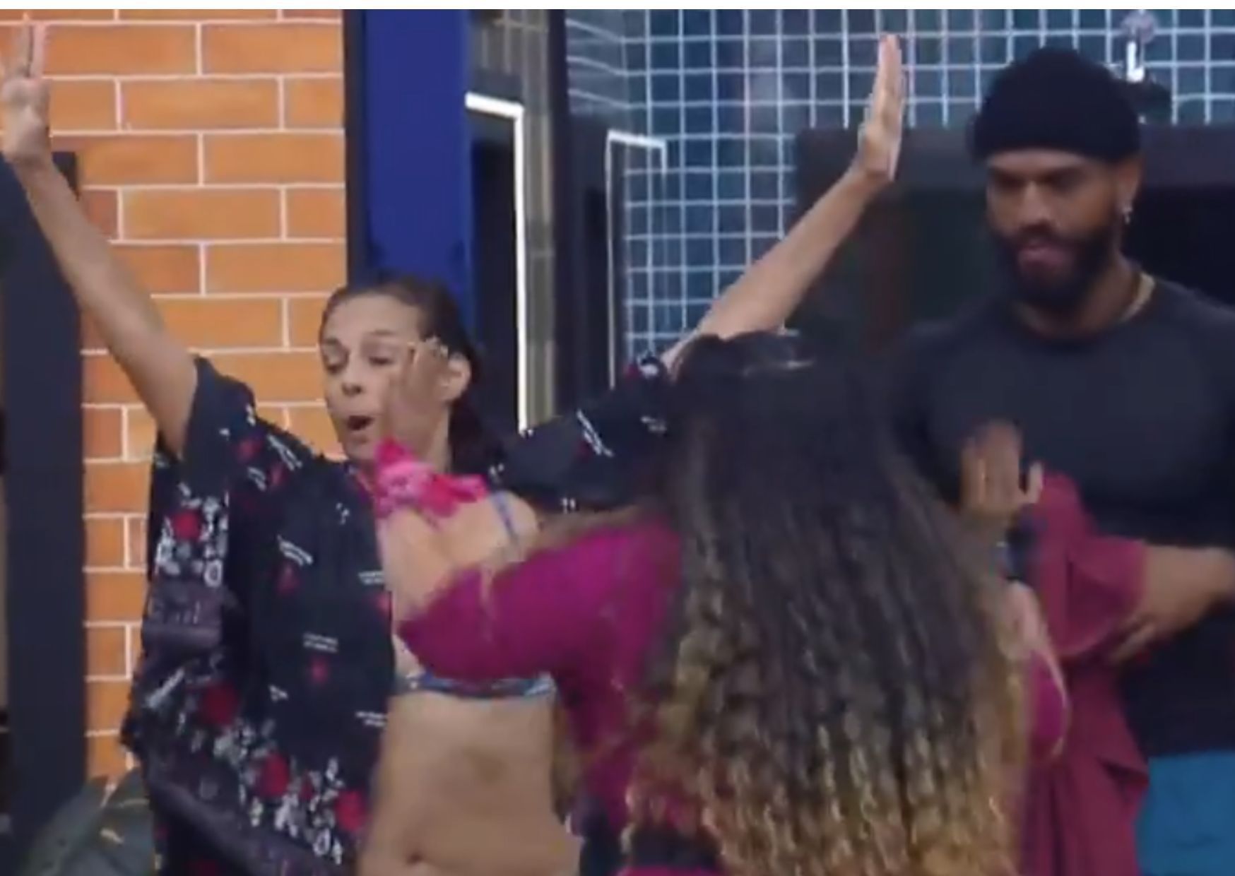A Fazenda 18: mãe de Lexa vai para cima de rival; produção é acionada