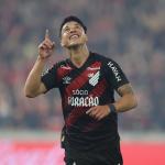 Mycael defende pênalti no fim, e Athletico-PR vence Bahia em duelo direto no Brasileiro