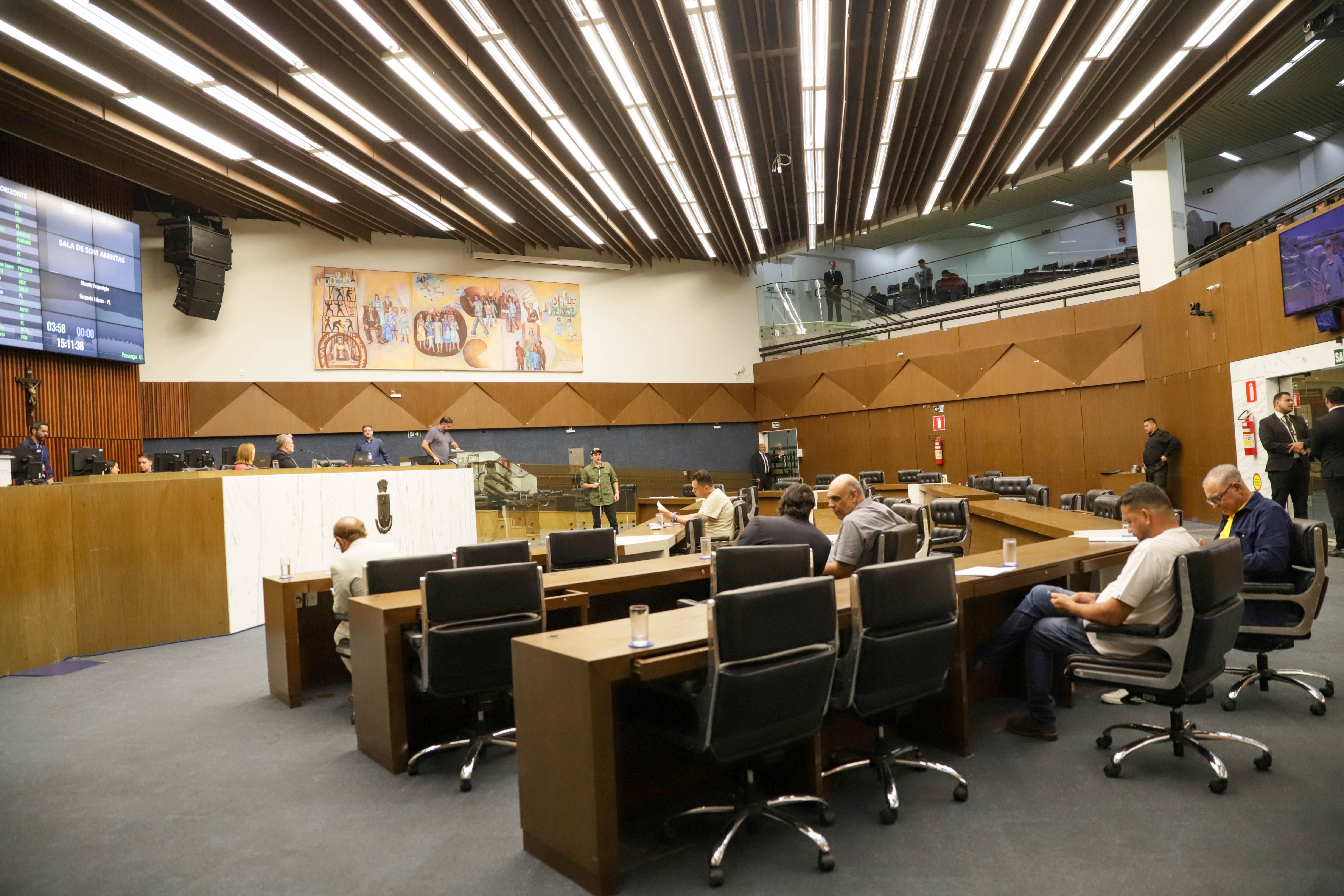 Projeto que proíbe flanelinhas em BH é aprovado em 1° turno na Câmara