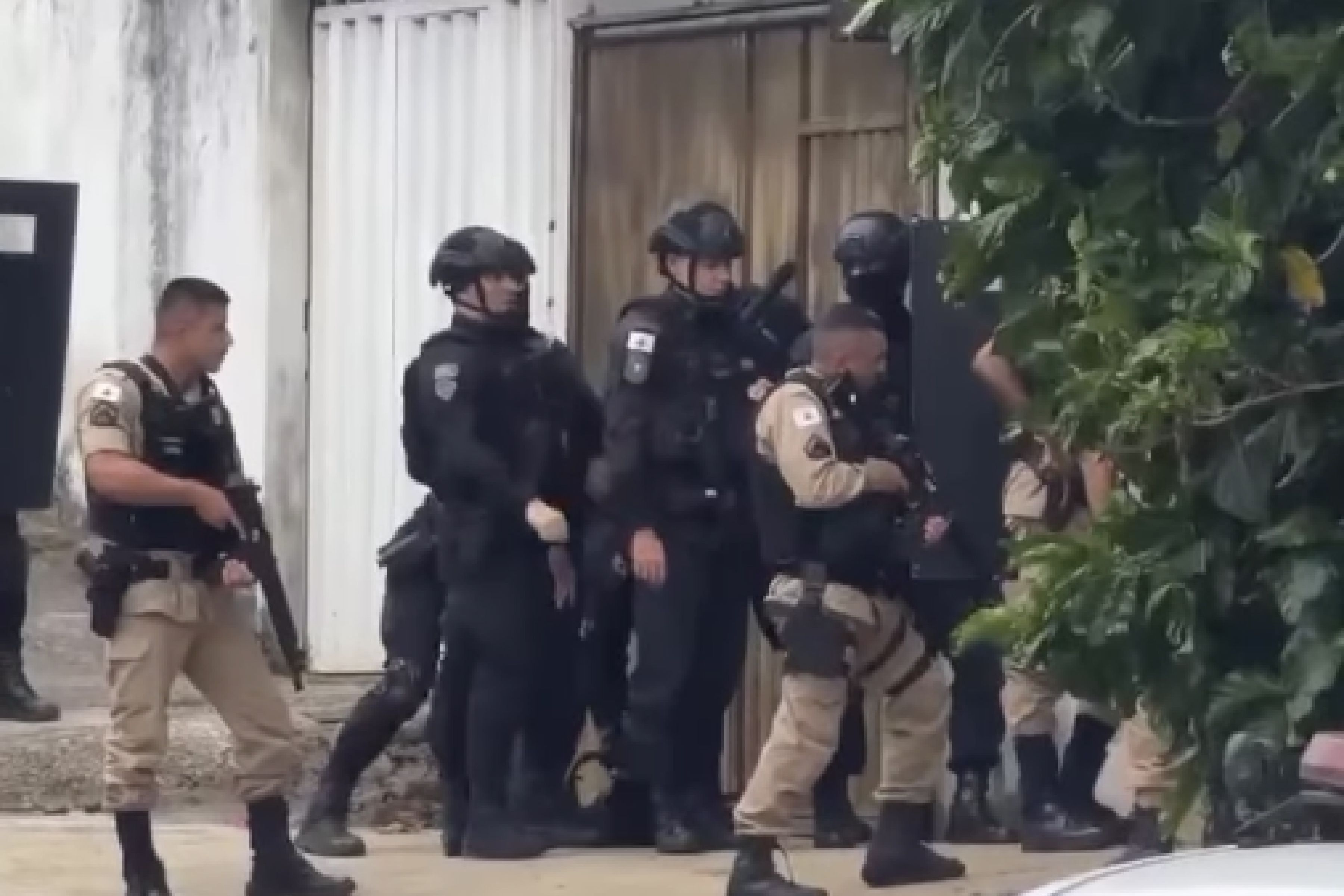 Homem se entrega após invadir a casa da ex-companheira em BH; Bope foi acionado