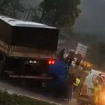 Acidente entre carro e carreta deixa um morto na BR-040 em Ribeirão das Neves