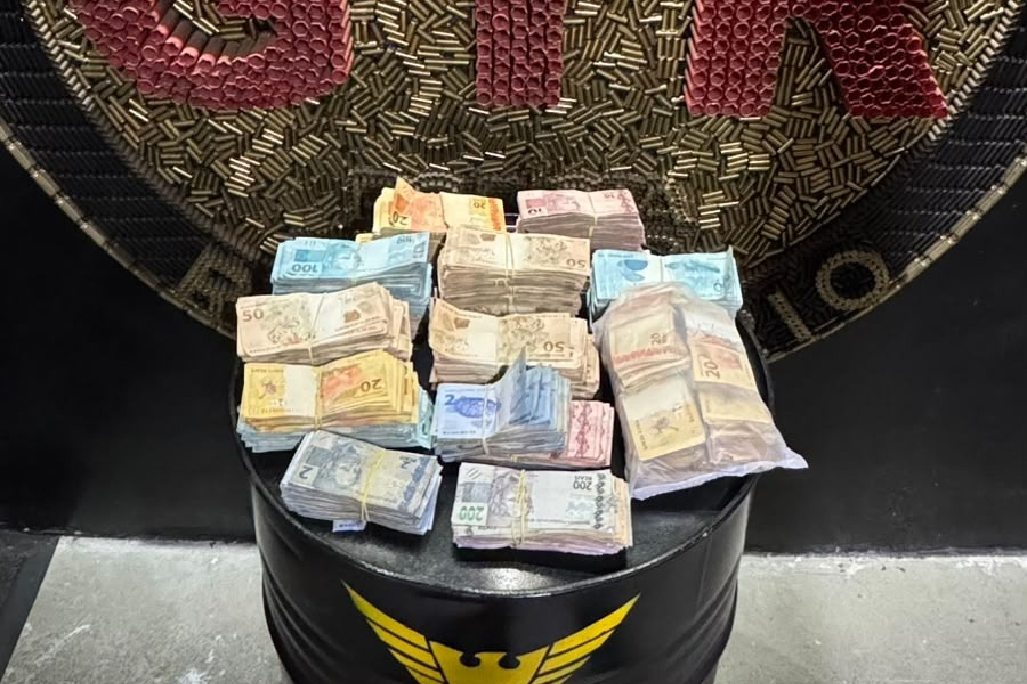 PM encontra R$ 248 mil em dinheiro escondido em carro no Anel Rodoviário de BH