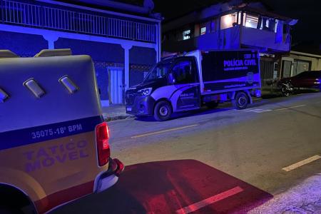 Jovem é encontrado morto dentro de casa no bairro Tropical, em Contagem