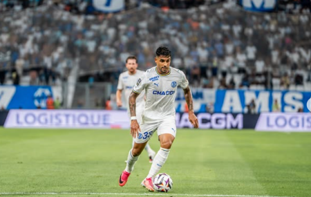 Emerson Palmieri em ação pelo Olympique de Marseille