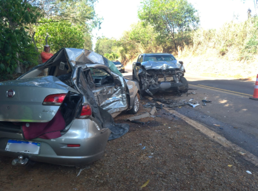 Acidente na MGC-369 mata quatro pessoas em Campos Gerais