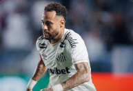 Santos: Neymar sente problema físico e deixa jogo contra o Palmeiras