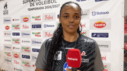 Sassá durante entrevista na apresentação do elenco do Batavo/Mackenzie para 2026/2027