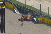 Leclerc perde direção, bate forte e gera bandeira vermelha no GP de Monza