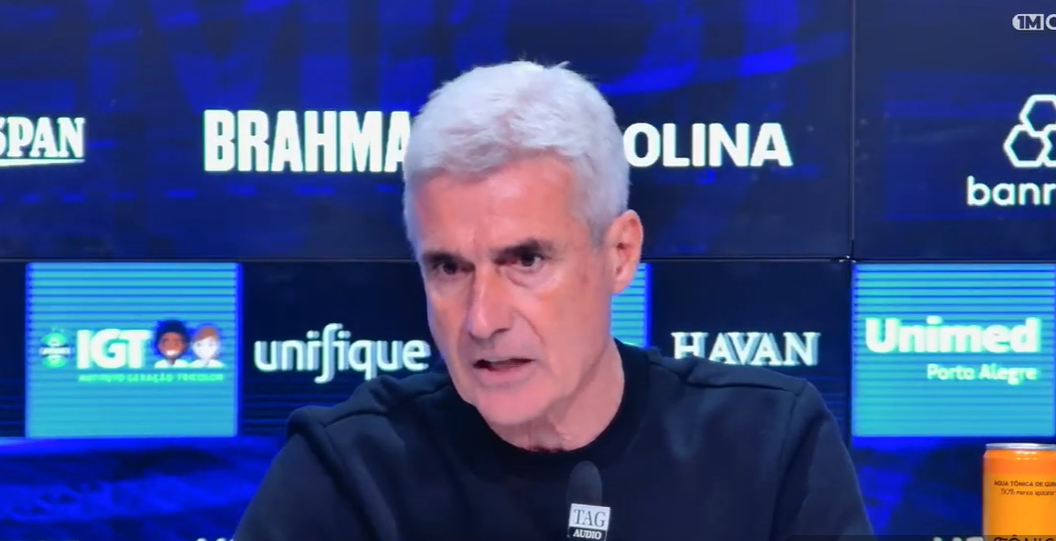 Castro se irrita em coletiva e recusa pergunta após derrota do Grêmio para o Vasco