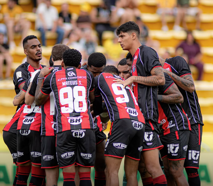 Zagueiro Cacá lamenta resultado fora de casa e aponta erros do Vitória em empate com Mirassol