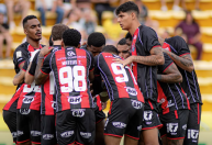 Zagueiro Cacá lamenta resultado fora de casa e aponta erros do Vitória em empate com Mirassol