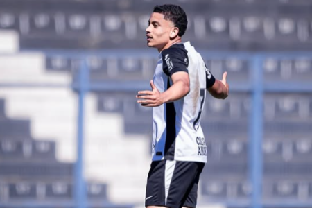 Corinthians abre conversas para renovar com atacante bem avaliado por Diniz