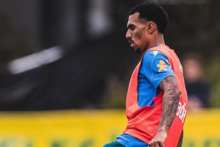 Matheuzinho em treino pela Seleção Brasileira