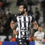 Henrique Dourado faz gesto obsceno a torcedores do próprio clube após jogo da Série C