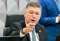 Carlos Viana cobra sessão pública no STF e pede reação do Senado diante de crise institucional